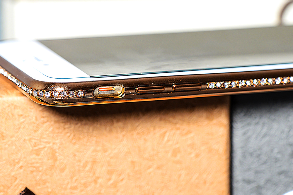 Ốp Lưng iPhone 6 Plus Viền Đính Hột