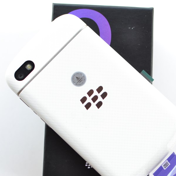 http://tikicdn.com/media/catalog/product/b/l/blackberry-q10-9.jpg