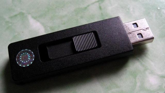 USB Silicon Power Ultima U03 thiết kế dạng thanh gạt 